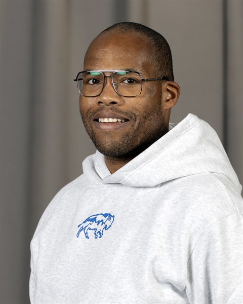 Louie-Rivers-III-headshot.jpg